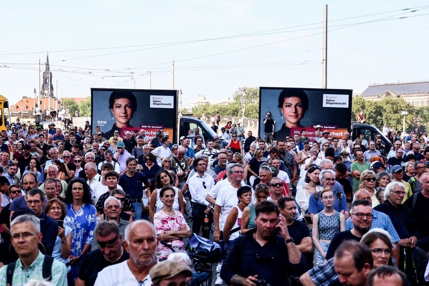 Pristalice Sare Vagenkneht na skupu u Drezdenu 28. avgusta