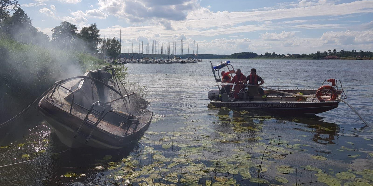 Na Mazurach spłonęły dwie łódki w Ostródzie