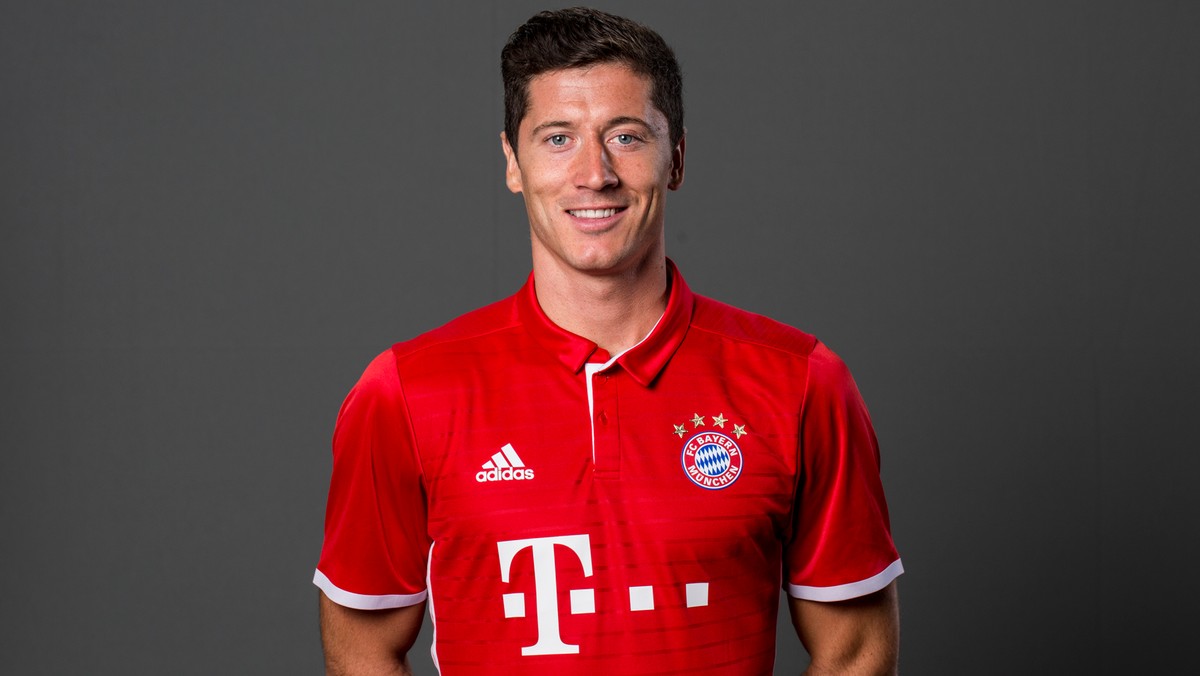 Robert Lewandowski zostanie na kolejny sezon w Bayernie Monachium mimo zainteresowania Realu Madryt i Paris Saint-Germain. Polak przyznał, że nie rusza się na razie z Monachium. – Mam tu jeszcze coś do zrobienia – mówi w rozmowie z "PS". "Lewy" być może w fazie grupowej zagra przeciwko Legii Warszawa, jeśli ta przejdzie w IV rundzie eliminacji pokona Dundalk. Sam nie miałby nic przeciwko wylosowaniu mistrza Polski.