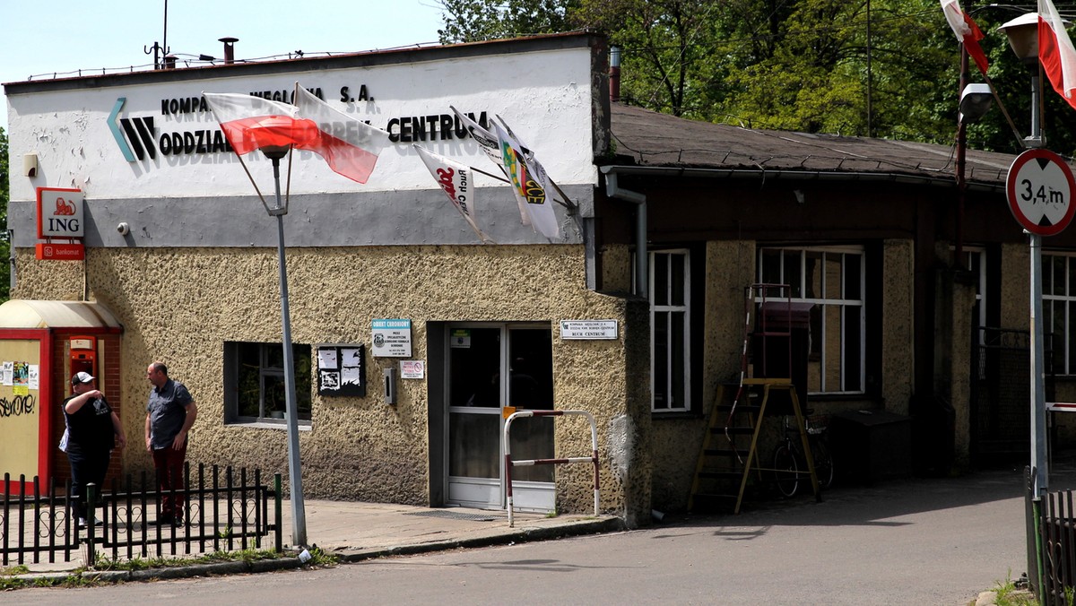 UOKiK zgodził się na zakup przez Węglokoks Rybnicki Okręg Wydobywczy czterech kopalń należących do Kompanii Węglowej. KW informuje, że mimo podpisanej umowy przedwstępnej ws. czterech kopalń, wejdą one do tworzonej tzw. Nowej KW wraz z pozostałymi zakładami.