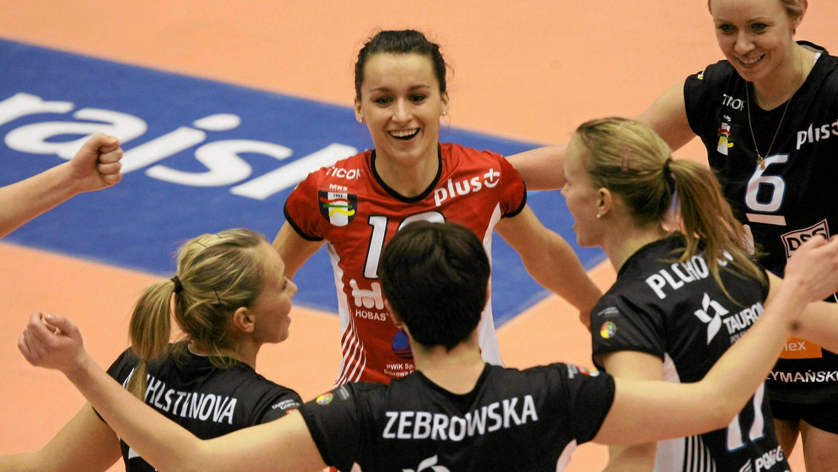 W pierwszym meczu półfinałowym Pucharu CEV siatkarek Tauron MKS Dąbrowa Górnicza wygrał u siebie z rosyjskim Dynamem Krasnodar 3:0 (25:14, 25:20, 25:23). Rewanż zostanie rozegrany w niedzielę w Krasnodarze.