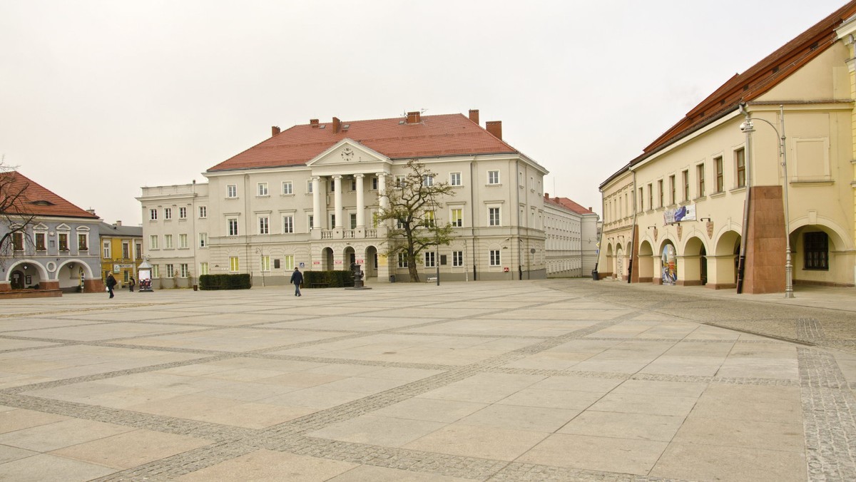 80 uczniów z terenów, które ucierpiały podczas ostatnich nawałnic, będzie wypoczywać w Kielcach. Z taką inicjatywą wyszły władze stolicy regionu świętokrzyskiego, które w całości sfinansują ich pobyt. Pierwsze dzieci z województwa kujawsko-pomorskiego przyjadą do Kielc już w poniedziałek.