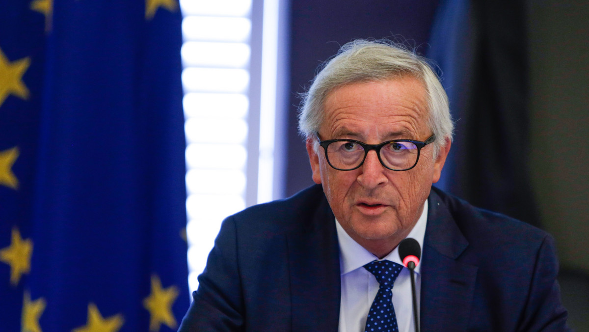 - Wystarczy iść na cmentarz wojenny, by zdać sobie sprawę z tego, jaka jest alternatywa dla jedności europejskiej- powiedział przewodniczący Komisji Europejskiej Jean - Claude Juncker w wywiadzie dla włoskiego dziennika "La Repubblica".