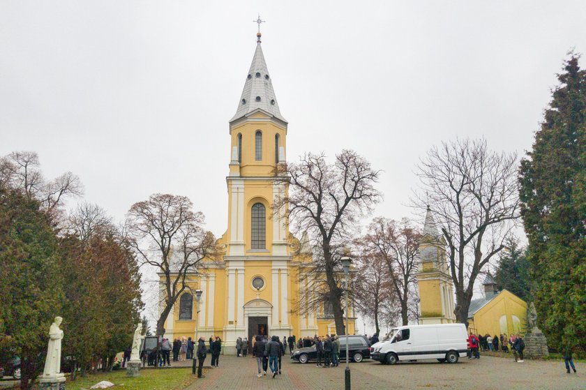 Konin: pogrzeb postrzelonego przez policjanta 21-letniego Adama