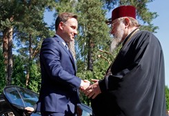 Pielgrzymi idący na klęczkach, śpiewy i prezydent Duda. Mistyczne święto na Świętej Górze Grabarce. ZDJĘCIA