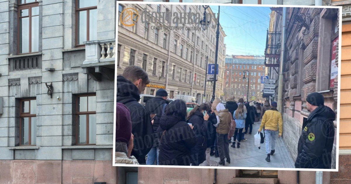 The ruble is the weakest in a year.  Queues in front of the exchange office in St. Petersburg [WIDEO]