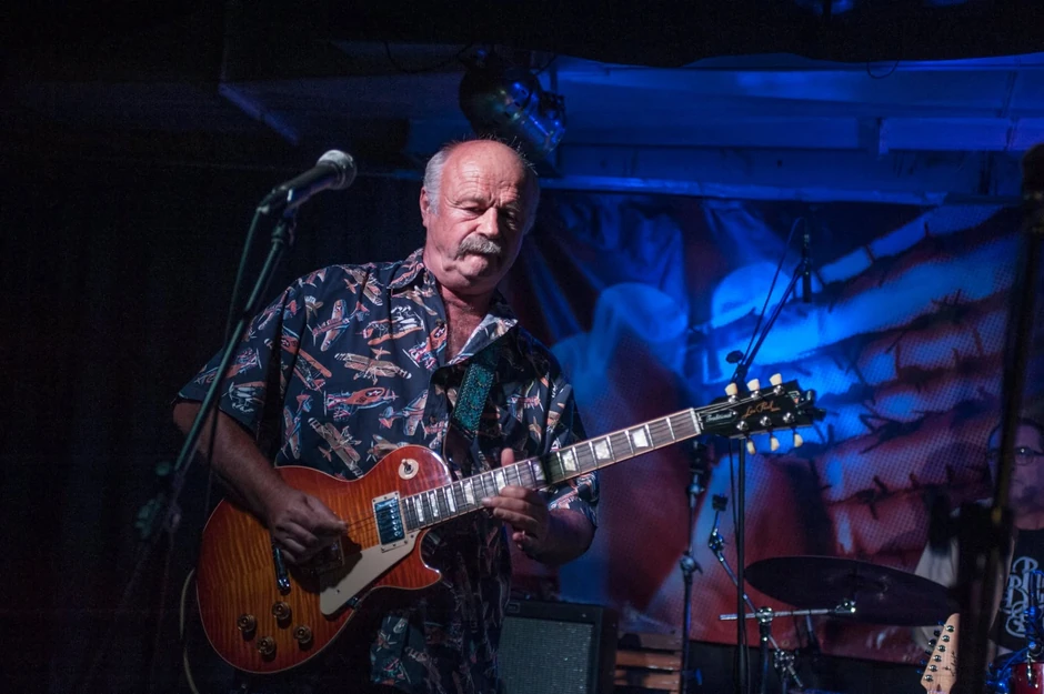 Milošević danas ima "Pilot blues bend" sa kojim i dalje aktivno nastupa na festivalima