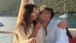 Ena Popov se ljubi sa mužem