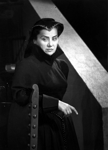 Irena Eichlerówna w sztuce "Maria Stuart" (Teatr Narodowy w Warszawie, 1955)