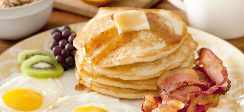 Obfite śniadania zmniejszają głód. Czy pomagają w utracie wagi?
