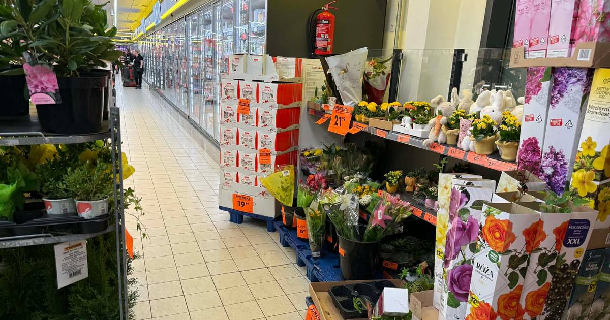 To dlatego w marketach ustawiają kwiaty tuż przy wejściu. Celowy zabieg