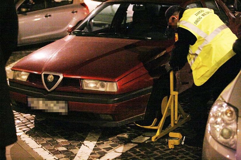 Boczarska parkuje jak niepełnosprawna! FOTY