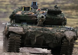 Ludzie zrzucą się na czołgi. Mały kraj w Europie ma mało czasu na zbrojenia