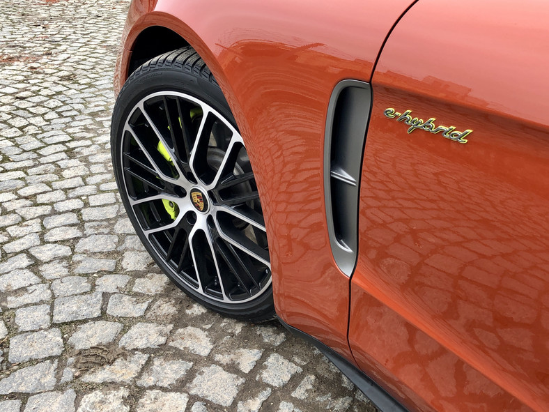 Porsche Panamera 4 E-Hybrid Platinum Edition