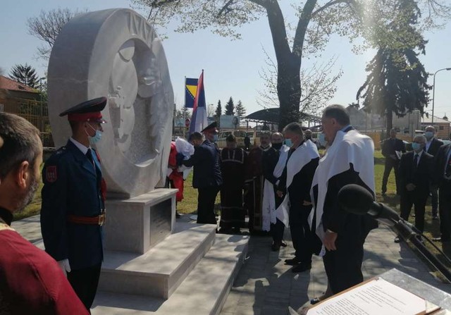 Spomenik u Gradiški 