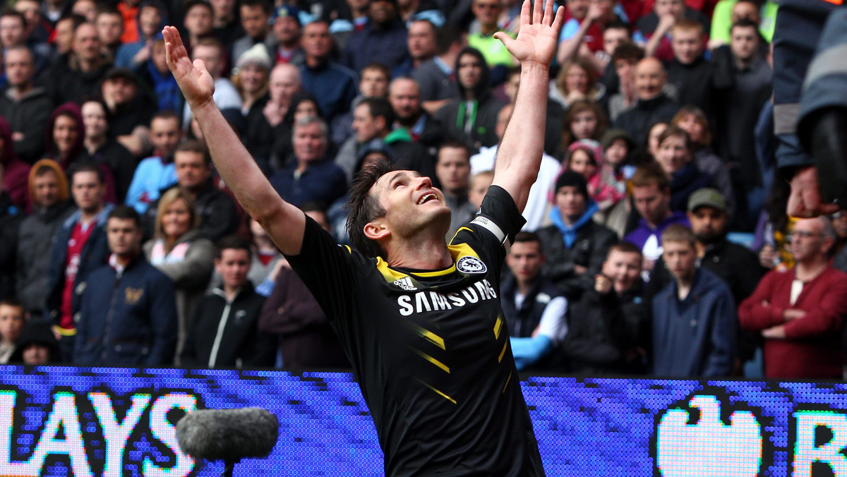 Frank Lampard podpisał nowy kontrakt z Chelsea, na mocy którego spędzi na Stamford Bridge kolejny sezon. Tym samym kończy się wielomiesięczna saga odnośnie przyszłości 34-letniego pomocnika.