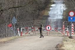 Pas przygraniczny w okolicach miejscowości Chworościany na granicy polsko-białoruskiej