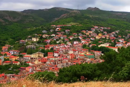 Włoska wioska sprzedaje domy za 1 euro. Nie chce zamienić się w miasto duchów