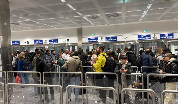 Ilustracija: gužva na aerodromu u Milanu