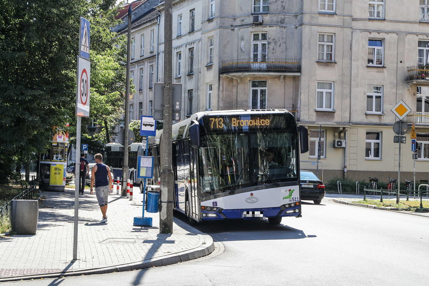 Dramat pasażerów na trasie do Bronowic. Opóźnione i zatłoczone autobusy