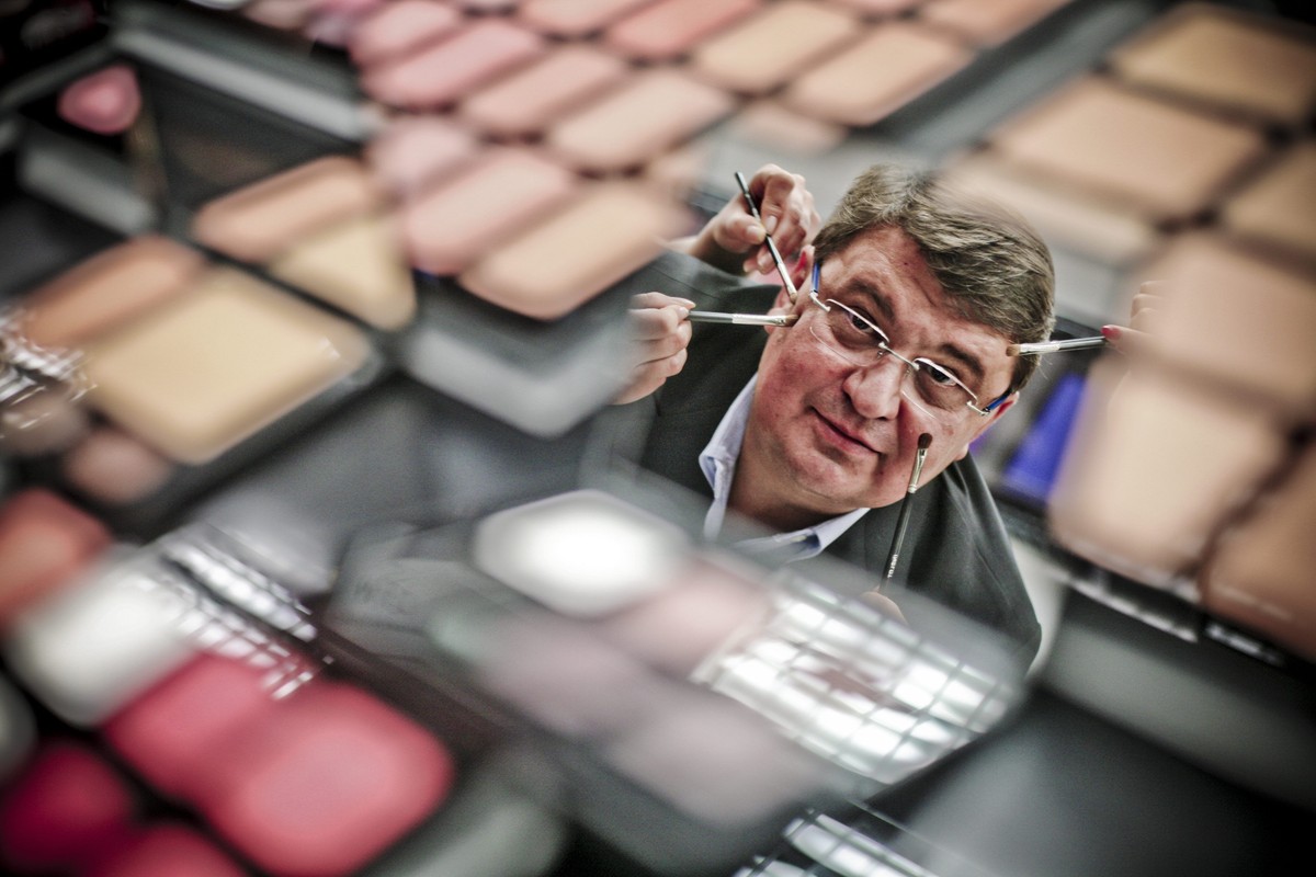 21.12.2009 WARSZAWA , WLASCICIEL SPOLKI KOSMETYCZNEJ " INGLOT " , WOJCIECH INGLOT . FOT. BARTOSZ BOBKOWSKI / AGENCJA GAZETA