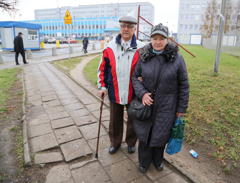 Opłakany stan chodników przy Szpitalu Bródnowskim 