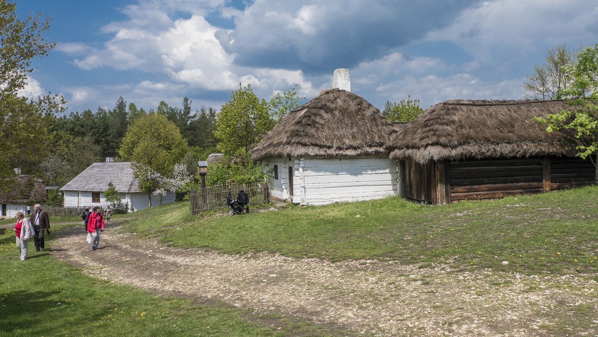 W Parku Etnograficznym w Tokarni rozpoczęła się konserwacja zabytkowego kościoła z Rogowa pod wezwaniem Matki Bożej Pocieszenia. To jeden z najcenniejszych obiektów w skansenie. Kontynuacja jego renowacji jest możliwa dzięki dofinansowaniu, jakie Muzeum Wsi Kieleckiej otrzymało z Ministerstwa Kultury i Dziedzictwa Narodowego.