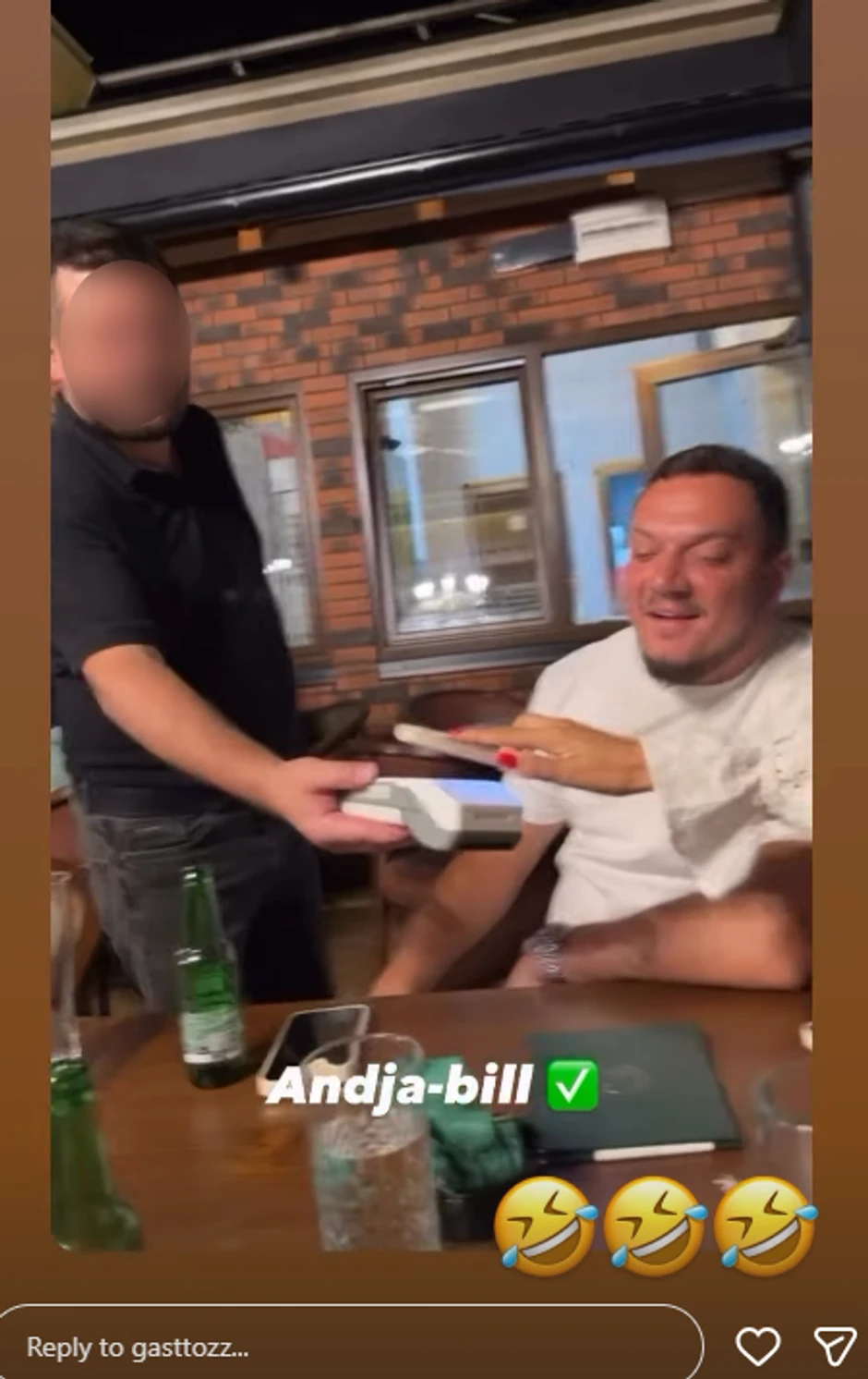Gastoz pije, Anđela plaća