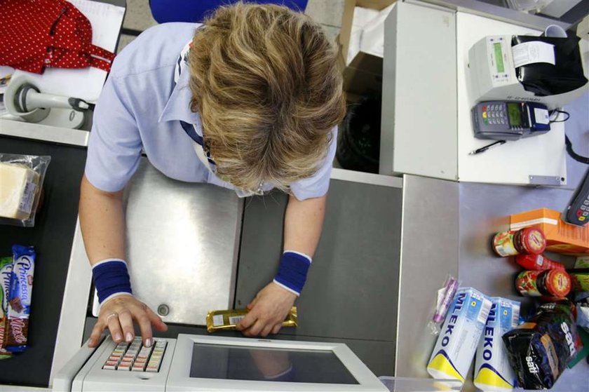 Dramat kasjerki. Zsikała się w kasie. Afera w piaseczyńskim Auchan