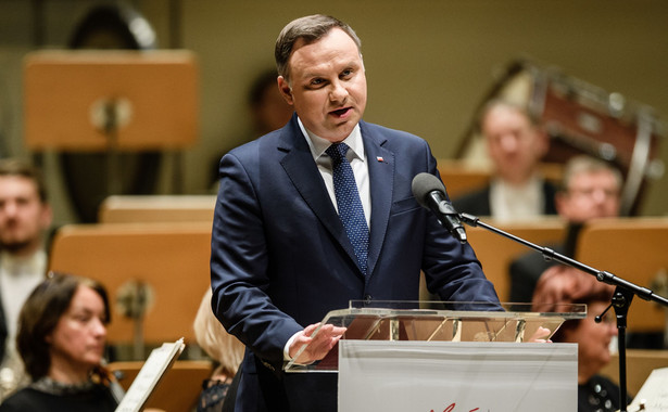 Andrzej Duda pytany o to, co trzeba w takim razie zrobić, powiedział, że trzeba wrócić do "wartości, od których Unia się zaczęła i z których się wywodzi".