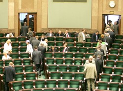 PiS ściga swoich posłów