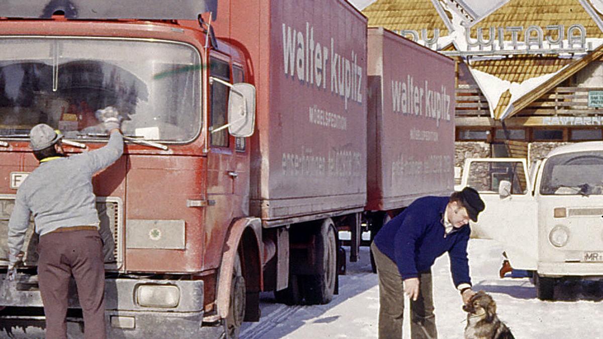 Jeden z transportów organizowanych przez Waltera MATTA na postoju