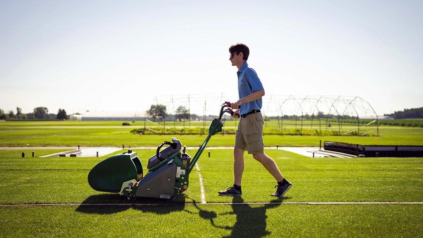 Istraživači su testirali tačnu dužinu na koju treba kositi travu na svakom stadionu da bi se obezbedila najbolja moguća igra | Foto: Nick Schrader/Michigan State University