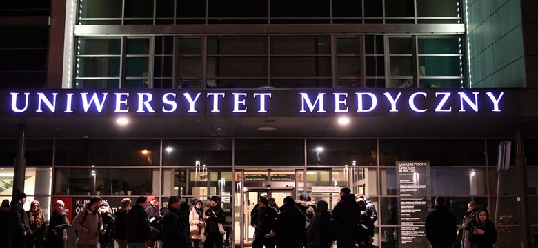 "Wyrzućmy to zło i nienawiść z naszego kraju", "barbarzyński atak"... Politycy jednym głosem o ataku na Adamowicza