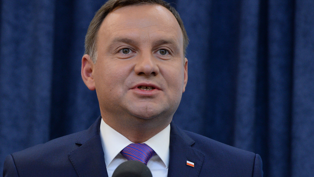 Prezydent Andrzej Duda z małżonką przybył wieczorem do Nowego Jorku, gdzie w przyszłym tygodniu weźmie udział w 71. sesji Zgromadzenia Ogólnego ONZ, a także w szczycie ONZ dotyczącym migracji i uchodźców. Spotka się też z amerykańską Polonią.