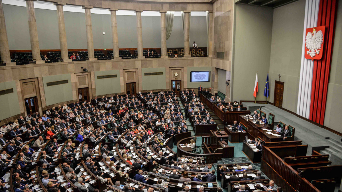 Podczas piątkowego głosowania Sejm przyjął sprawozdanie komisji finansów z wykonania budżetu państwa za 2013 r. oraz udzielił rządowi absolutorium. Jednocześnie posłowie nie poparli wniosków opozycji o odrzucenie tych dokumentów.