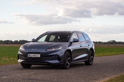 chińska motoryzacja podbija świat. byd zdetronizował teslę