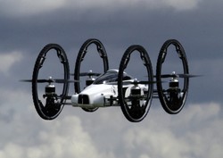 Witold Mielniczek zbudował latający samochód, który zainteresował firmy produkujące dla USA i Izraela. ZDJĘCIA i WIDEO