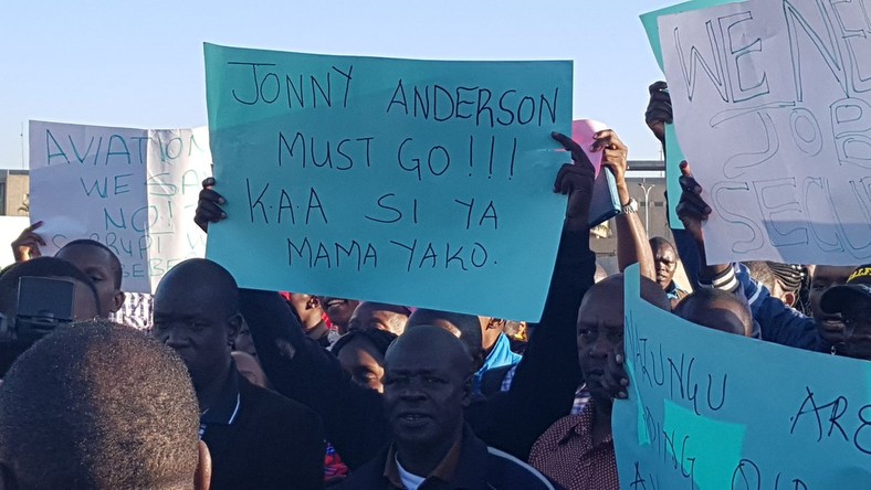 KAA workers on strike at JKIA on March 6, 2019 (Twitter)