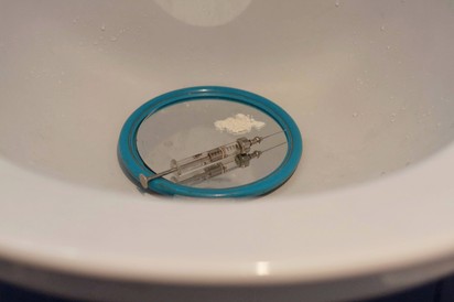 Mosdókagylós trükk: bajban van, aki így jutott oltási igazoláshoz 