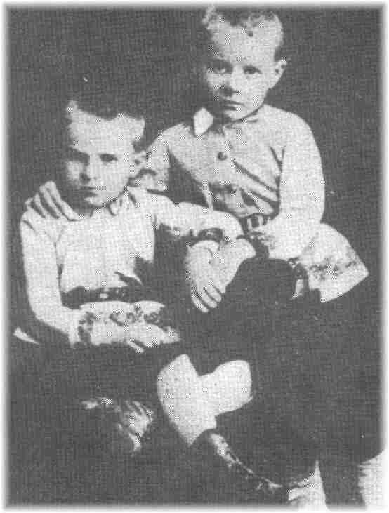 Józef (po lewej) i Bronisław (po prawej) Piłsudscy w okresie dziecięcym
