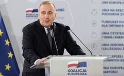 Schetyna bije w PiS: Szukacie hitlerowców wśród nauczycieli, a nie widzicie neofaszystów pod własnym nosem