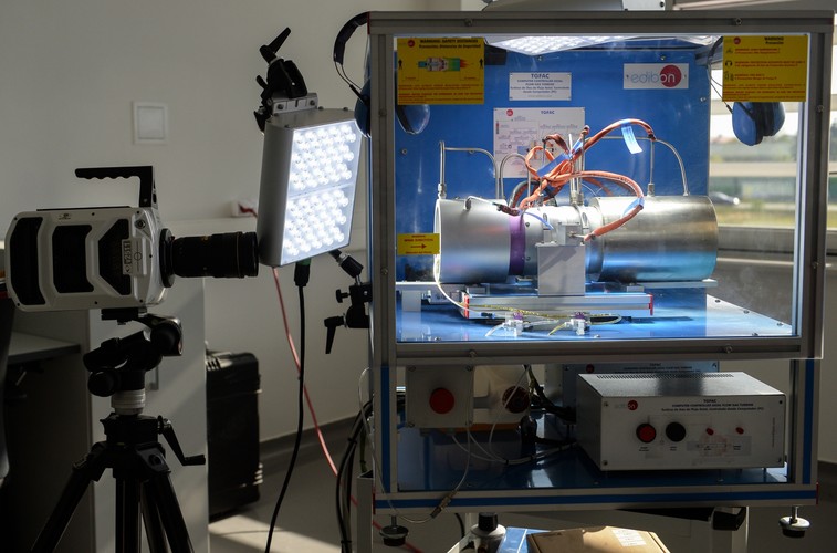 Do pomiaru turbin wiatrowych KEZO PAN ma tunel aerodynamiczny. Do dyspozycji badaczy są dwie niezależne komory.<br>Na zdjęciu laboratorium do badania mikroturbin. <br>(mr) PAP/Marcin Obara