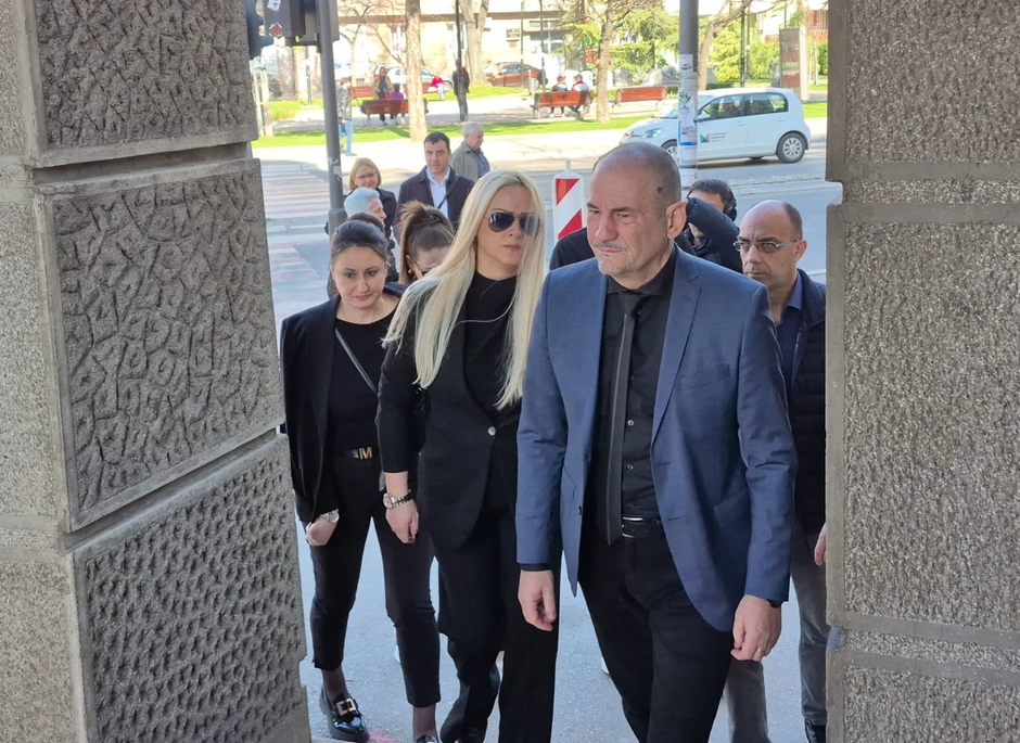 Roditelji ubijenog Andreja Simića sa advokatima dolaze u sud