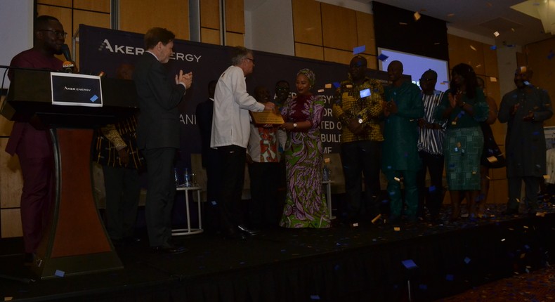 Mr. Jan Helge Skogen, Country Manager, presents the plaque symbolizing the start of Aker Energy’s support for the AOGC Programme to Her Excellency Hajia Samira Bawumia.