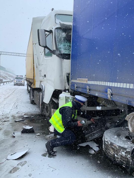 Zderzenie kilku ciężarówek na autostradzie A2