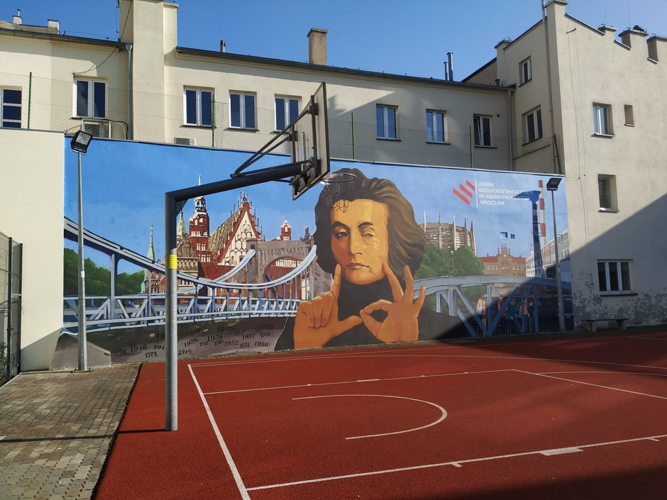 We Wrocławiu odsłonięto antysmogowy mural z Adamem Mickiewiczem