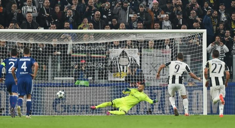 Juventus' forward Gonzalo Higuain kicks ans scores a penalty against Lyon's goalkeeper Anthony Lopes during the UEFA Champions League football match Juventus vs Olympique Lyonnais on November 2, 2016 at the Juventus stadium in Turin