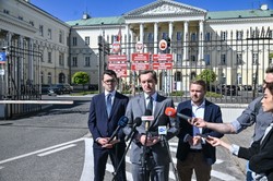 W Warszawie bez krzyży w urzędzie. Kaleta: Złożymy zawiadomienie do prokuratury i RPO