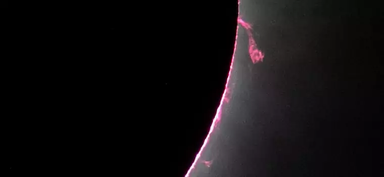 Tajemnicze zjawisko podczas zaćmienia. NASA dostrzegła "różowe płomienie"